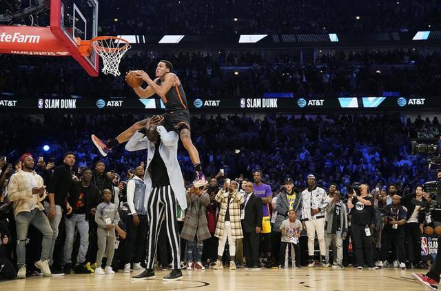  拉文扣篮大赛级表演，公牛击败尼克斯结束连败